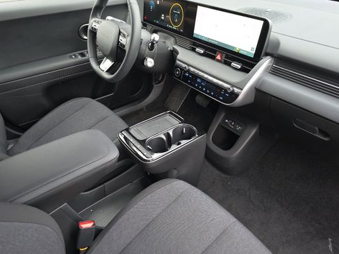 New 2025 Hyundai Ioniq 5 SE image 16