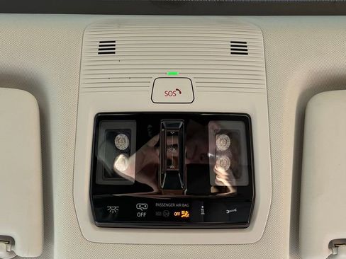 Used 2025 Volkswagen ID. Buzz 1st Edition image 21