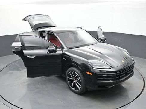 Certified 2024 Porsche Cayenne Coupe AWD/4WD image 33