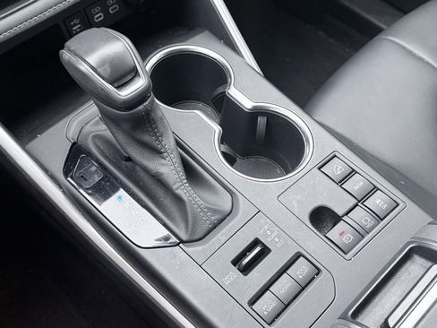 Used 2024 Toyota Highlander XLE image 18