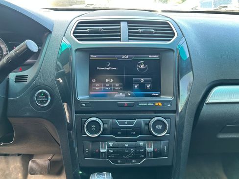 Used 2016 Ford Explorer XLT w/ Equipment Group 202A FWD image 19