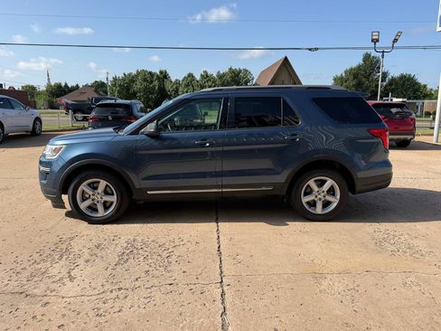 Used 2018 Ford Explorer XLT FWD image 4