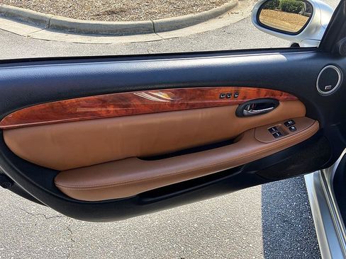 Used 2005 Lexus SC 430 Convertible RWD image 9