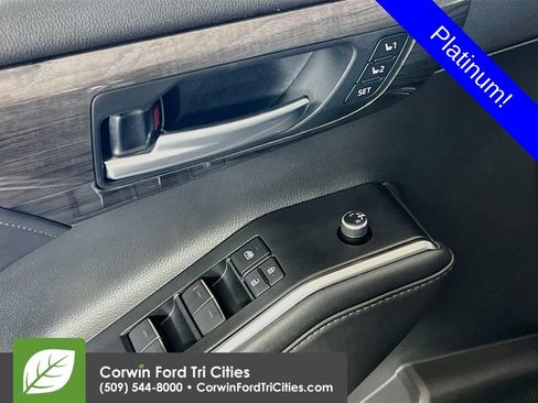 Used 2021 Toyota Highlander Platinum AWD/4WD image 12