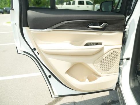 Used 2023 Jeep Grand Cherokee Limited w/ Black Appearance Package RWD image 16