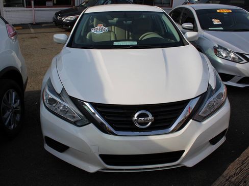 Used 2016 Nissan Altima 2.5 S w/ Power Driver Seat Package image 2