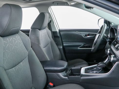 Used 2022 Toyota RAV4 XLE w/ Convenience Package FWD image 27