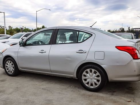 Used 2015 Nissan Versa SV FWD image 7