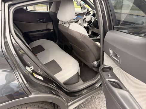 Used 2019 Toyota C-HR XLE FWD image 14