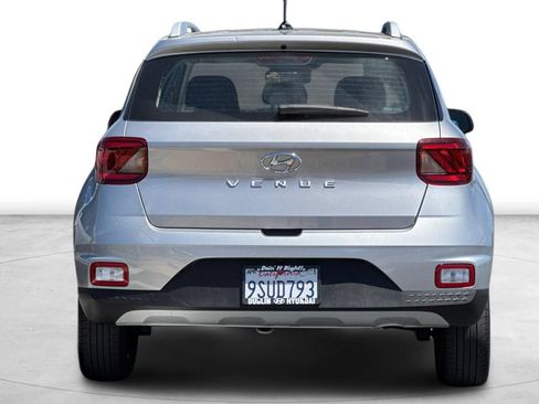 Used 2025 Hyundai Venue SEL FWD image 5