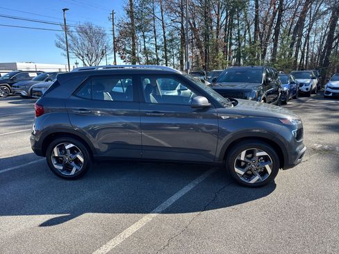 Certified 2024 Hyundai Venue SEL image 8