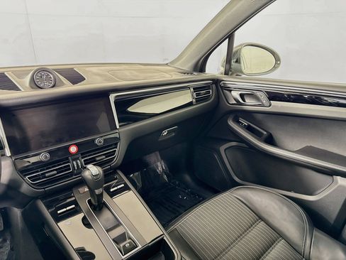 Certified 2024 Porsche Macan Turbo AWD/4WD image 23