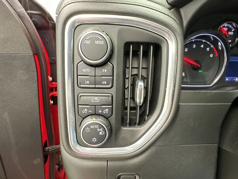Used 2022 Chevrolet Silverado 1500 LT w/ Z71 Off-Road Package AWD/4WD image 28
