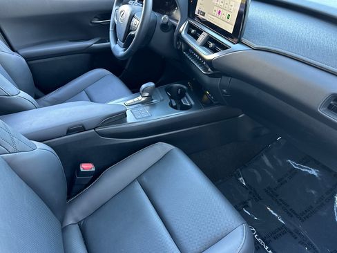 Certified 2025 Lexus UX 300h FWD w/ Accessory Package (Z2) image 31