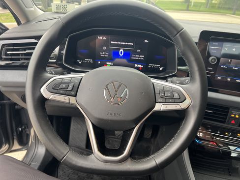 Used 2025 Volkswagen Jetta SE w/ Sunroof Package FWD image 16
