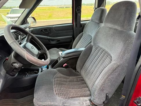 Used 2000 Chevrolet S10 Pickup LS w/ Preferred Equipment Group RWD image 12