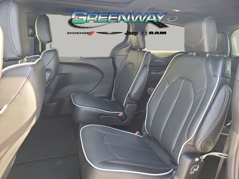 New 2026 Chrysler Pacifica Limited image 16