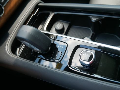 New 2025 Volvo XC90 B6 Plus image 8