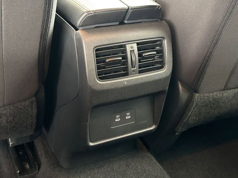 Used 2025 Nissan Rogue SV FWD image 24