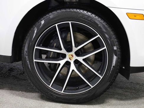 Certified 2025 Porsche Macan image 12