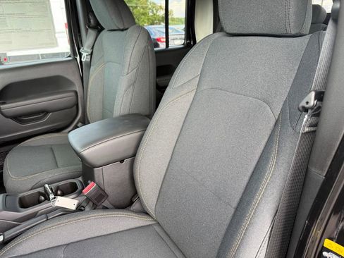 New 2025 Jeep Gladiator Sport image 18