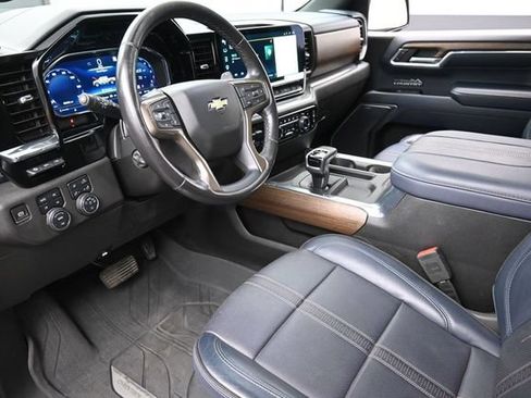 Used 2023 Chevrolet Silverado 1500 High Country w/ High Country Premium Package AWD/4WD image 12