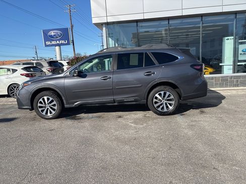 Used 2020 Subaru Outback Premium image 11