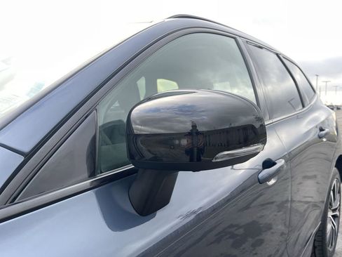 Used 2024 Volvo XC60 B5 Plus image 11