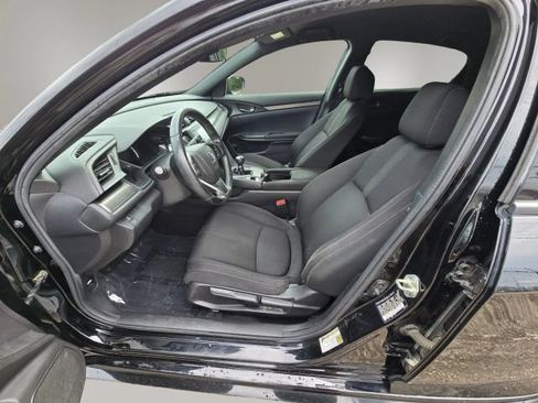 Used 2018 Honda Civic Sport image 9