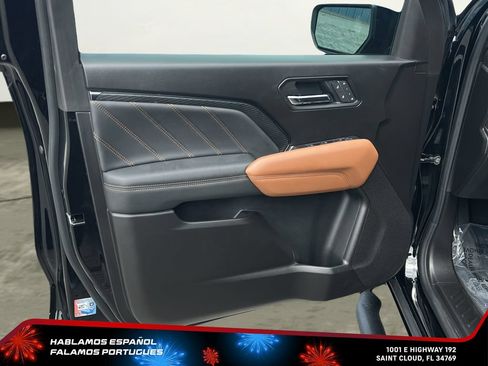 Used 2025 GMC Canyon AT4 w/ Technology Plus Package AWD/4WD image 10