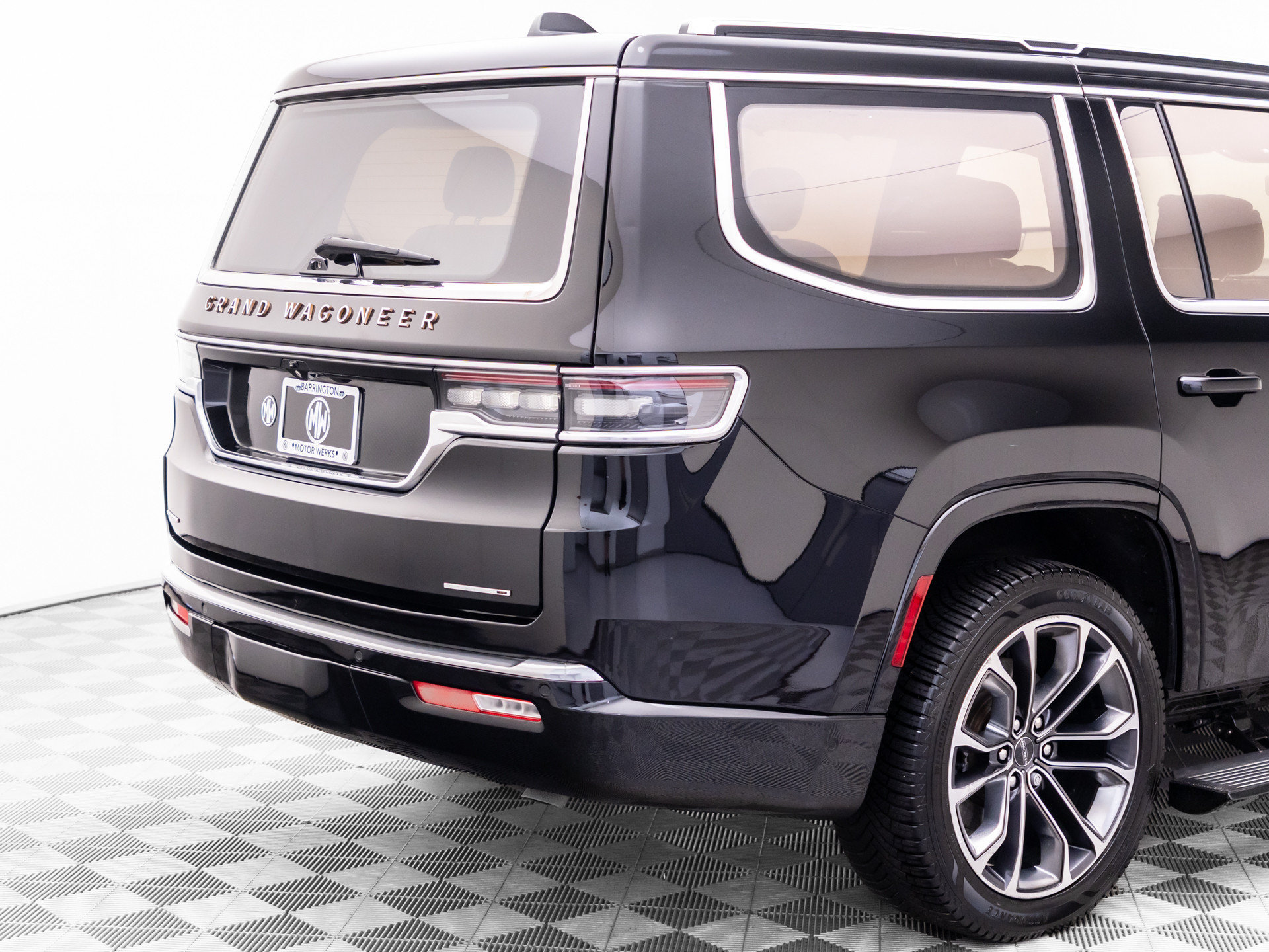 Used 2022 Jeep Grand Wagoneer Series III w/ Rear Seat Video Group 1 AWD/4WD image 39