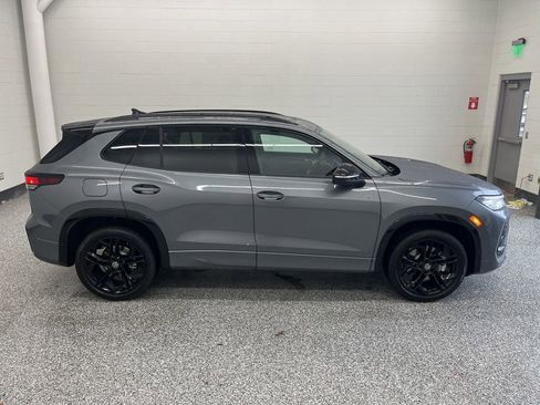 New 2026 Volkswagen Tiguan SE R-Line AWD/4WD image 8