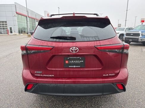 Certified 2021 Toyota Highlander XLE image 10
