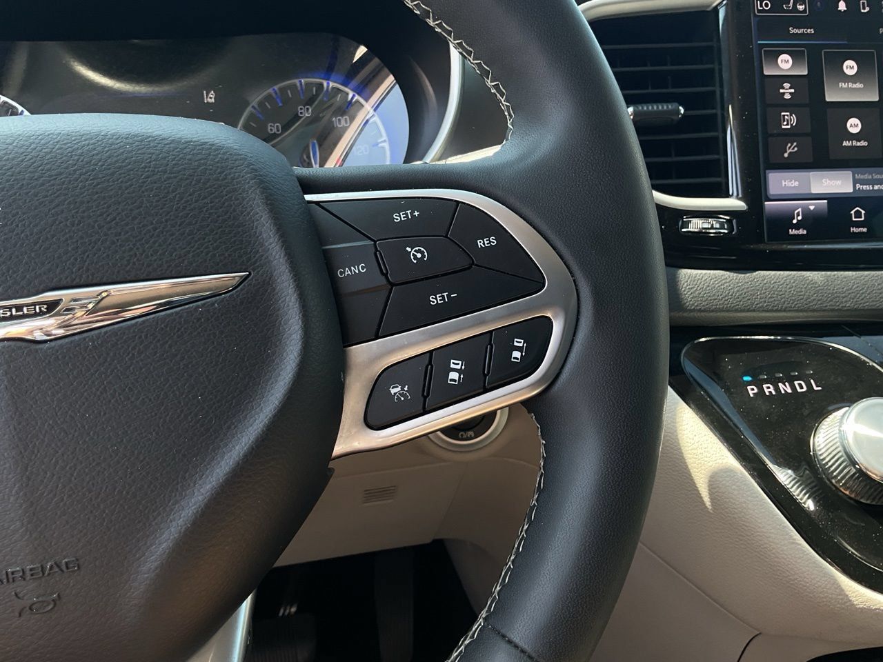 Used 2024 Chrysler Pacifica Touring-L FWD image 29