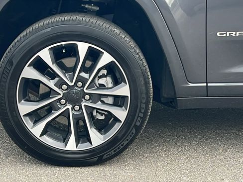 Certified 2025 Jeep Grand Cherokee L Overland w/ Advanced Protech Group III image 9