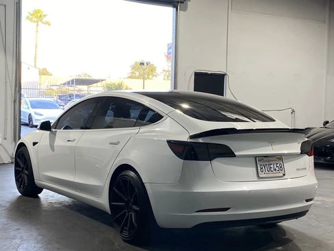 Used 2020 Tesla Model 3 Performance image 2