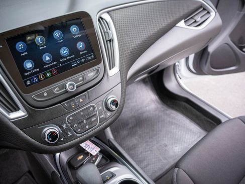 Used 2024 Chevrolet Malibu LT image 23