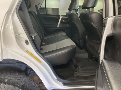 Used 2016 Toyota 4Runner SR5 Premium image 17