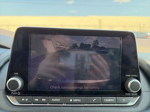 Used 2022 Nissan Rogue SV image 19