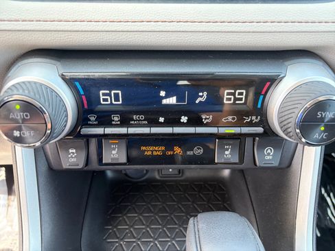 Used 2021 Toyota RAV4 XLE w/ Convenience Package AWD/4WD image 21