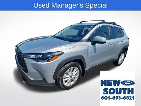 Used 2023 Toyota Corolla Cross LE FWD image 1