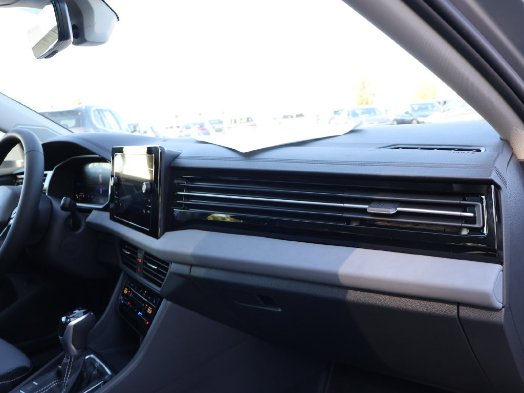 Certified 2026 Volkswagen Jetta SE FWD image 15