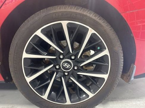Used 2021 Hyundai Sonata Limited w/ Winter Weather Package FWD image 9