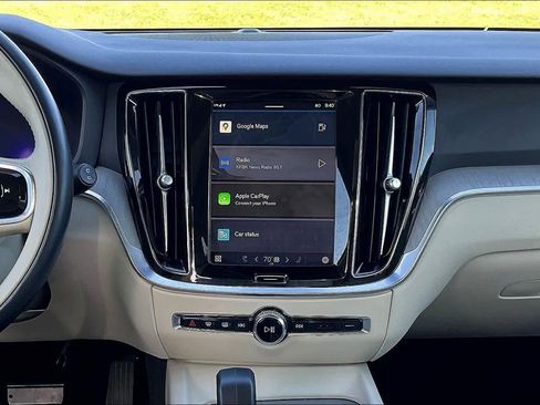 Used 2024 Volvo V60 B5 Cross Country Plus image 9