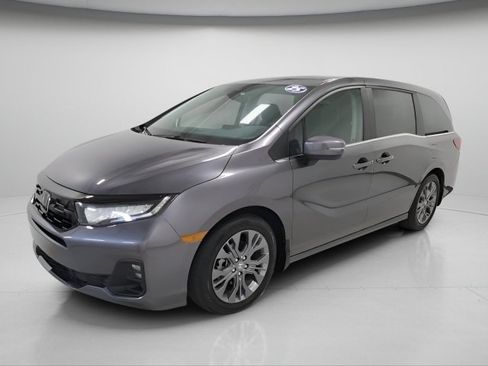 Used 2025 Honda Odyssey Touring image 3