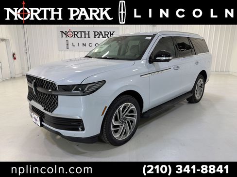 New 2026 Lincoln Navigator Premiere AWD/4WD image 1