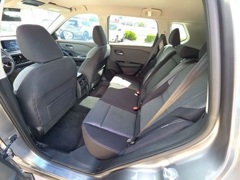 Used 2021 Nissan Rogue SV image 23