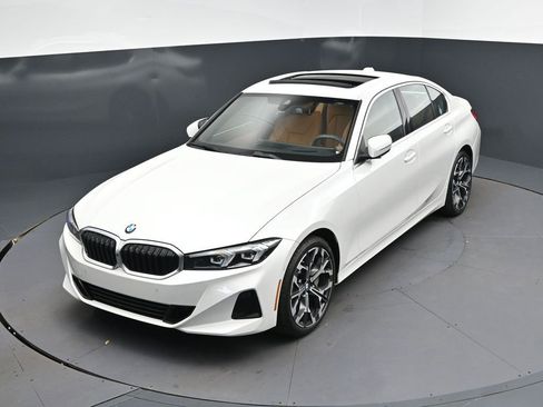 Certified 2025 BMW 330i Sedan RWD image 30