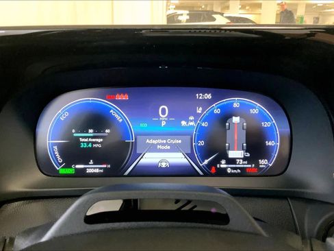 Used 2025 Toyota Crown Signia w/ Advanced Technology Package image 25