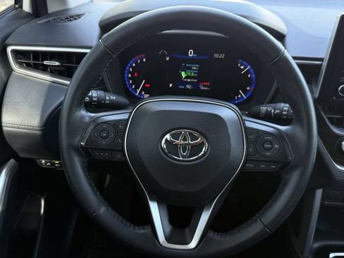 Used 2022 Toyota Corolla Cross XLE w/ Convenience Package FWD image 13